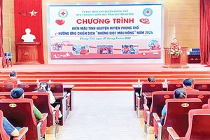 Quang cảnh lễ khai mạc chương trình hiến máu ở huyện Phong Thổ, tỉnh Lai Châu. (Ảnh THANH HOA)