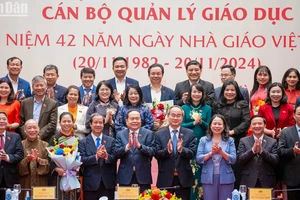 Chủ tịch Quốc hội Trần Thanh Mẫn với các đại biểu Quốc hội là nhà giáo, nguyên là nhà giáo và cán bộ quản lý giáo dục.