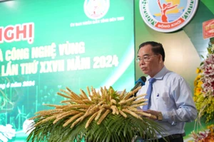 Chủ tịch Ủy ban nhân dân tỉnh Bến Tre Trần Ngọc Tam chia sẻ tại sự kiện.