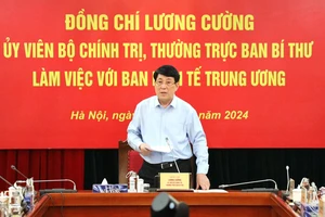Đồng chí Lương Cường, Ủy viên Bộ Chính trị, Thường trực Ban Bí thư phát biểu chỉ đạo tại buổi làm việc.