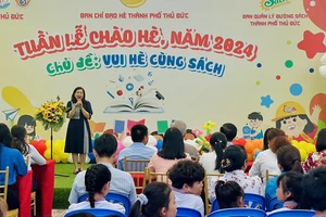 Bà Nguyễn Ánh Tuyết, Phó Giám đốc Công ty Đường Sách Thành phố Hồ Chí Minh thông tin về các sự kiện.