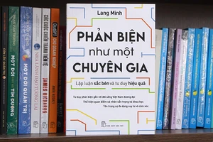 Bìa cuốn sách “Phản biện như một chuyên gia: Lập luận sắc bén và tư duy hiệu quả” của tác giả Lang Minh.