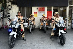Lực lượng Cảnh sát giao thông Thành phố Hồ Chí Minh ra quân bảo đảm an toàn giao thông dịp lễ 30/4 và 1/5.