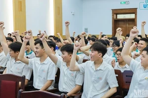 Sinh viên Đại học Giao thông vận tải Thành phố Hồ Chí minh trước giờ lên đường thực tập học kỳ doanh nghiệp