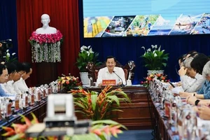 Đồng chí Lê Minh Khái, Bí thư Trung ương Đảng, Phó Thủ tướng Chính phủ, chủ trì hội nghị.