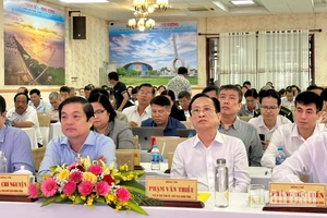 Lãnh đạo Bộ Nông nghiệp và Phát triển nông thôn, Ủy ban nhân dân tỉnh Bạc Liêu dự, chủ trì hội nghị. Ảnh: TRỌNG DUY.