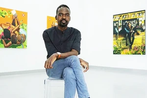 Daudi Karungi điều hành Phòng trưng bày Afriart ở Uganda. Ảnh: AFRIART