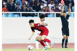 Cầu thủ trẻ Đình Bắc thi đấu ấn tượng trong màu áo đội tuyển quốc gia. Ảnh: LÊ MINH