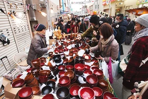 Chợ trời lâu đời ở Tokyo 