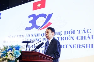 Chủ tịch ADB Asakawa phát biểu ý kiến tại lễ kỷ niệm. Ảnh: ADB