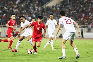 Đội tuyển Việt Nam chưa hoàn thiện được lối chơi kiểm soát bóng. Ảnh: LÊ MINH