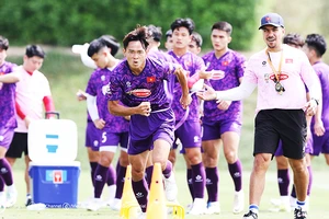 Các cầu thủ Việt Nam tập luyện cho vòng bảng U23 châu Á 2024. Ảnh: VFF