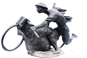 Điêu khắc “Cả nước ra trận”. Tác giả: Lưu Danh Thanh (2003)