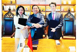 UBND tỉnh Quảng Trị, T&T Group và Công ty năng lượng SK E&S ký kết hợp tác đầu tư, thương mại, chuyển đổi năng lượng và tăng trưởng xanh.