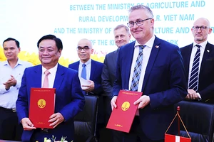 Ký thỏa thuận hợp tác nông nghiệp giữa Việt Nam và Đan Mạch. Ảnh: ĐSQ ĐAN MẠCH