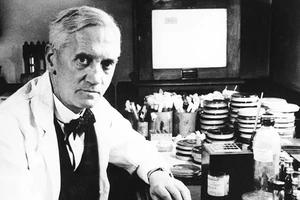 Alexander Fleming, người tìm ra penicillin. Ảnh: CALIBUON