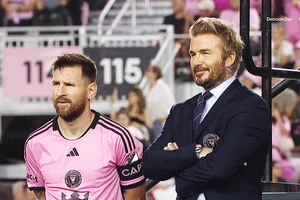 Lionel Messi (trái) cùng chủ tịch Inter Miami David Beckham.