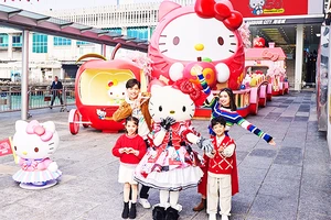 Hello Kitty tròn 50 tuổi