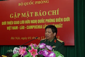 Thiếu tướng Lê Xuân Sang phát biểu tại buổi gặp mặt.