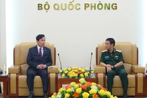 Đại tướng Phan Văn Giang và Thứ trưởng Quốc phòng Hàn Quốc Kim Seon Ho.