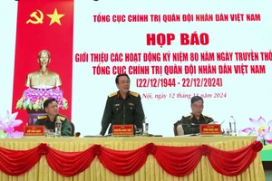 Các đồng chí chủ trì buổi Họp báo.