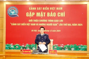 Trung tướng Bùi Quốc Oai, Bí thư Đảng Ủy, Chính ủy Cảnh sát biển Việt Nam phát biểu tại buổi gặp mặt.