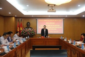 Phó Bí thư Đảng ủy Khối Đỗ Việt Hà phát biểu ý kiến tại tọa đàm.