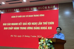 Bí thư Đảng ủy Khối Nguyễn Văn Thể báo cáo nhanh kết quả Hội nghị Trung ương 9, khóa XIII.