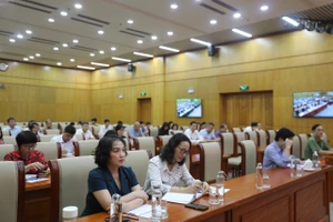 Các đại biểu dự hội nghị báo cáo viên cấp Đảng ủy Khối.