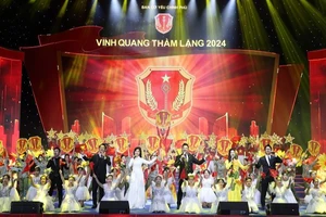 "Vinh quang thầm lặng 2024" là chương trình nghệ thuật đầu tiên tôn vinh thành tích, cống hiến của lực lượng cơ yếu Việt Nam. (Ảnh: Ban tổ chức)