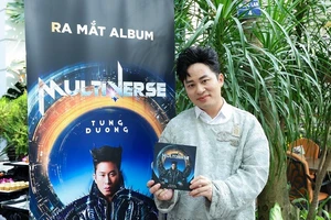 Ca sĩ Tùng Dương trong buổi ra mắt album “Multiverse". (Ảnh: Mạnh Nguyễn)