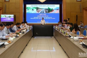 Quang cảnh cuộc họp thẩm định báo cáo nghiên cứu khả thi dự án cao tốc Đồng Đăng-Trà Lĩnh.
