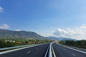 Nghị quyết Đại hội đại biểu toàn quốc lần thứ XIII của Đảng đã đề ra mục tiêu đến năm 2030, phấn đấu cả nước có khoảng 5.000km đường bộ cao tốc. 
