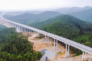 Đoạn tuyến 19km cuối của dự án thành phần Diễn Châu-Bãi Vọt thuộc dự án đường cao tốc bắc-nam vừa được đưa vào khai thác.