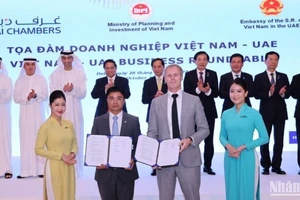 Vietnam Airlines và Etihad Airways trao biên bản ghi nhớ.