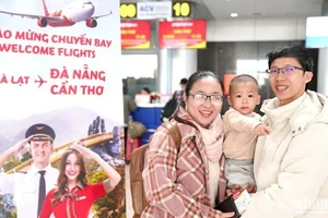 Hãng hàng không Vietjet mở lại cùng lúc các đường bay kết nối Đà Lạt-Cần Thơ, Đà Lạt-Đà Nẵng và Đà Nẵng-Phú Quốc (tỉnh Kiên Giang) trong hai ngày 7 và 8/11.