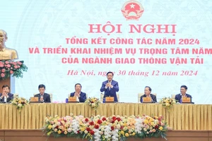 Phó Thủ tướng Trần Hồng Hà dự và phát biểu ý kiến chỉ đạo tại Hội nghị tổng kết ngành giao thông vận tải chiều 30/12.