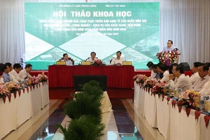  Quang cảnh buổi Hội thảo khoa học "Quan điểm, định hướng giải pháp phát triển khu kinh tế cửa khẩu Mộc Bài theo hướng đô thị-công nghiệp-dịch vụ cửa khẩu xanh, bền vững giai đoạn đến năm 2030, tầm nhìn đến năm 2045".