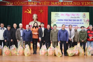 Toyota Việt Nam trao 200 suất quà Tết cho gia đình chính sách và trẻ em khó khăn tại Vĩnh Phúc