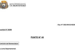 Nghị quyết đặt tên không gian Việt Nam của Chính quyền thủ đô Montevideo. (Ảnh: TTXVN)