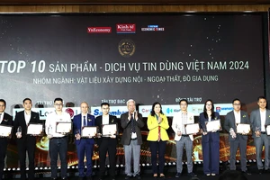 Vinh danh Top 10 Sản phẩm-Dịch vụ ấn tượng Tin Dùng 2024. (Ảnh: Ban tổ chức cung cấp)