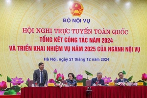 Phó Thủ tướng Thường trực Nguyễn Hòa Bình dự hội nghị.