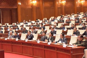 Các đại biểu tham dự Kỳ họp thường kỳ lần thứ 7, Quốc hội Lào khóa IX. Ảnh: Báo Pasaxon