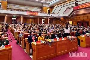Các đại biểu dự lễ kỷ niệm 90 năm Ngày truyền thống Đảng bộ tỉnh Lạng Sơn.