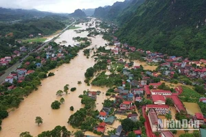 Thị trấn Đồng Mỏ, Chi Lăng (Lạng Sơn) chìm trong nước lũ.