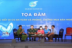 Các đại biểu tham gia tọa đàm tại chương trình.