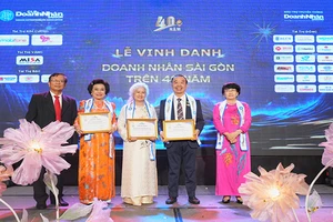 Vinh danh các doanh nhân đã lãnh đạo doanh nghiệp hơn 40 năm