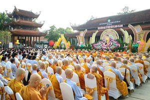 Quang cảnh Đại lễ Phật Đản, Phật lịch 2568 tại Thiền viện Trúc Lâm Phương Nam Cần Thơ.