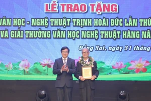 Nhạc sĩ Trần Viết Bính đạt giải đặc biệt Giải thưởng văn học nghệ thuật Trịnh Hoài Đức lần thứ 5.
