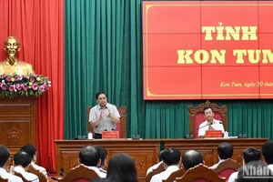 Thủ tướng Phạm Minh Chính làm việc với Ban Thường vụ Tỉnh ủy Kon Tum sáng 20/8.